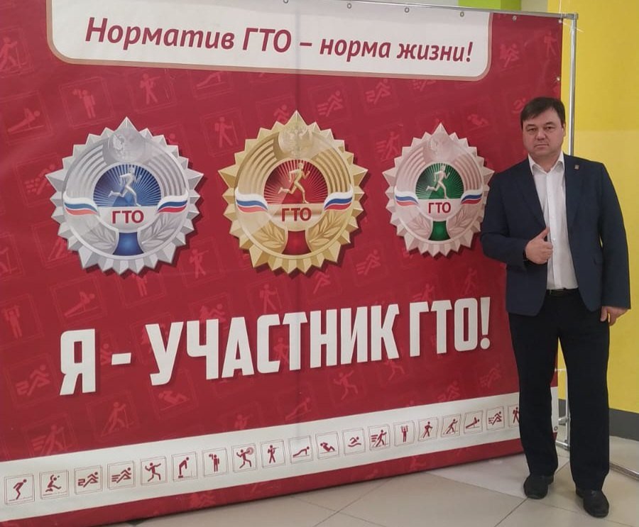 Вручение знаков отличия в МАОУ СОШ №100