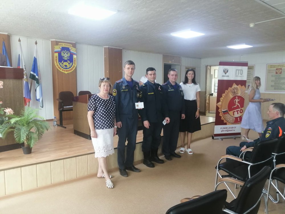 Вручение знаков отличия сотрудникам противопожарной службы